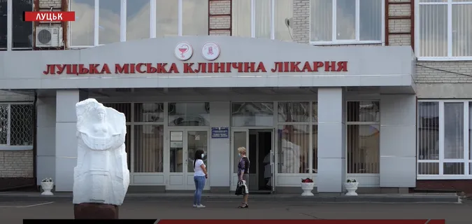 Як почуваються батько та син, що постраждали в ДТП біля ПортСіtу (відео)