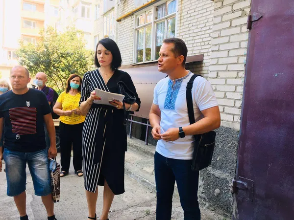 Квартира чи кафе: продовження скандалу на Кравчука у Луцьку (фото)