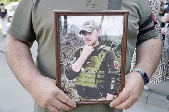 У Володимирі попрощалися із загиблим в автокатастрофі захисником Максимом Романюком (фото)