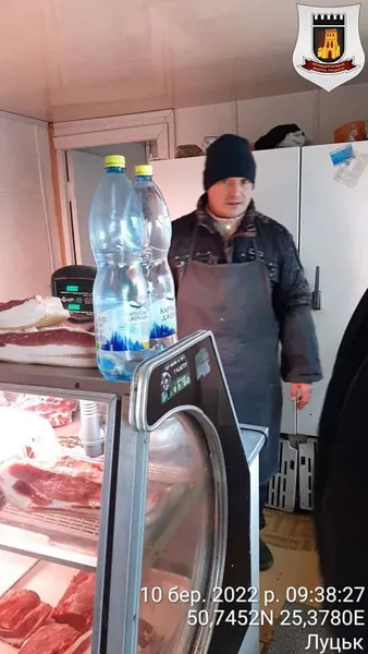 У Луцьку муніципали вилучили майже сто літрів сурогатного алкоголю (фото)
