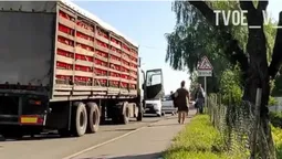 У Володимирі-Волинському зіткнулися фура і легковик (відео)