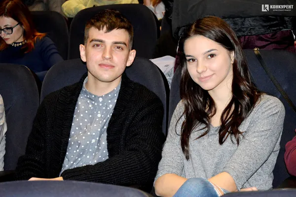 Інтимні історії під бій курантів: у «Промені» відгриміла вистава «Новорічний кекс» (фото)