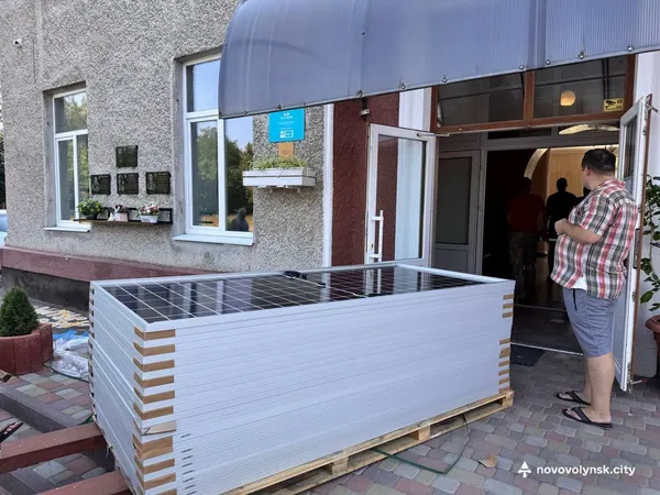 Два ліцеї Нововолинська отримали сонячні електростанції (фото)