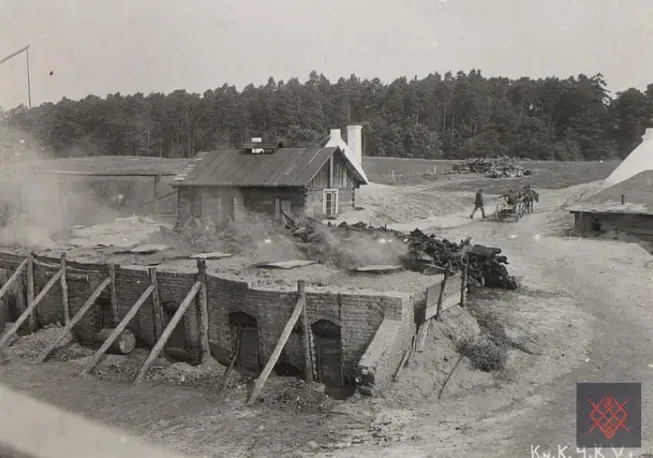Суха перегонка деревини за допомогою ямного способу, село Чернявка, 1917 рік