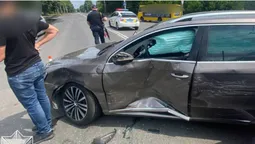 Врятували подушки: у Луцьку Opel протаранив Volkswagen (фото)