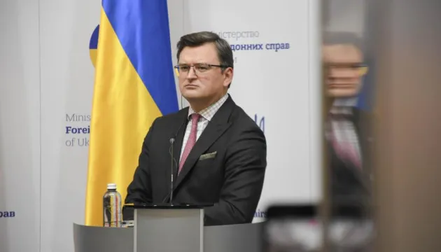 Кулеба про заяву Міноборони РФ: Побачимо відведення – повіримо у деескалацію