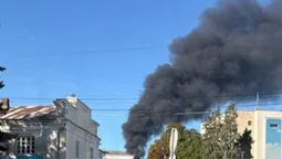 Над Луцьком здійнявся величезний стовп диму: що коїться