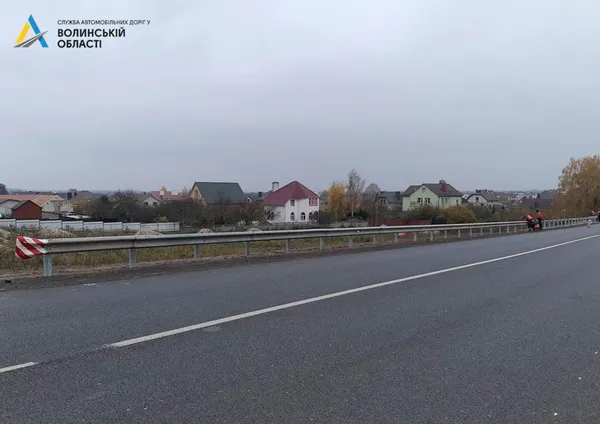 Як ремонтують дорогу між селами Струмівка і Підгайці (фото)