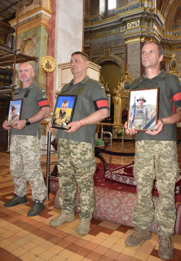 У Луцьку попрощалися із захисниками Вадимом Чвирем, Альбертом Свіцею та Павлом Корчуком (фото)