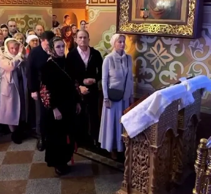 Разом із дружиною у Зимненському монастирі побував Медведчук (фото)