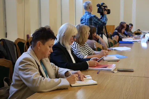 Виховання у сім'ях замість дитбудинків: на Волині шукали шляхи втілення стратегії