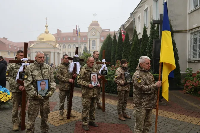 У Луцьку попрощалися одразу з трьома полеглими захисниками (фото)