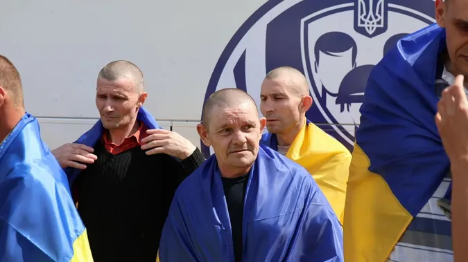 Обмін полоненими: в Україну повернулися 103 українські воїни (фото)