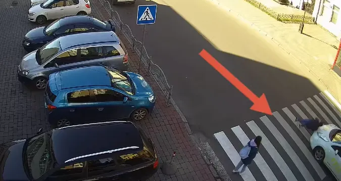 На переході в центрі Луцька водій таксі збив пішохода (відео)