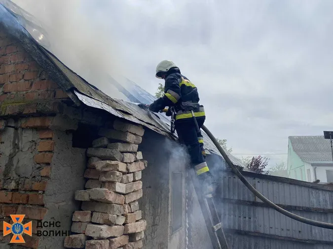 У Луцькому районі сталася пожежа в житловому секторі (фото)