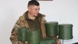 Жителі Горохова передали РЕБ воїнові-земляку (фото)