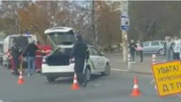 Аварія на Соборності у Луцьку:  легковик збив стареньку жінку (відео)
