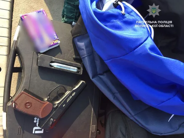 У Луцьку затримали п'яного дебошира зі зброєю (фото)