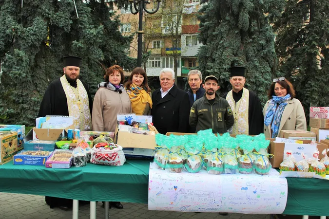 У Ковелі освятили майже тисячу пасок для луганської тероборони (фото)