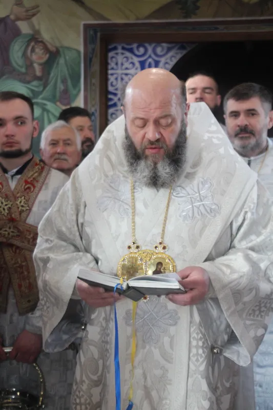 У Луцькій цвинтарній церкві освятили нові розписи (фото)