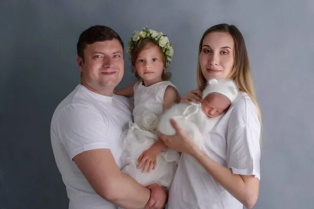 «Донечка нюхала квіти на вінку, не розуміючи, що тата вже немає», – вдова льотчика з луцького аеродрому