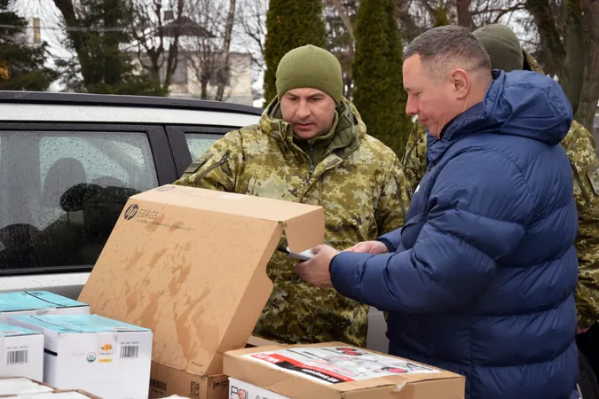 Волинським прикордонникам передали машини, дрони та генератори