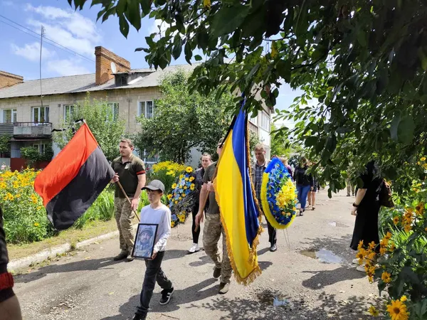 Без батька лишилося двоє синів: у Ківерцях попрощалися з Героєм Петром Низовим (фото)