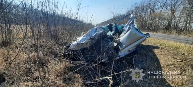 Від удару зім’яло легковик: на Волині влупилися Volkswagen з вантажівкою (фото)