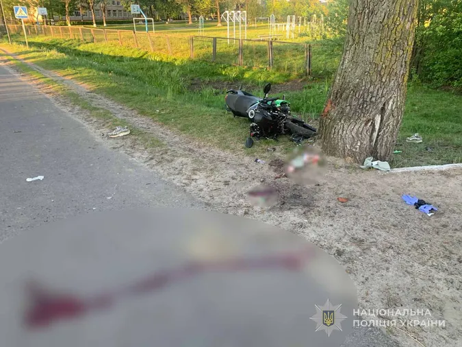 На Волині мотоцикл влетів у дерево – загинули двоє підлітків (фото)