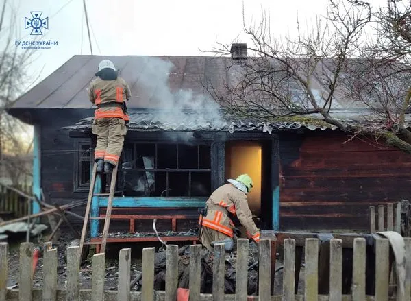 Коротке замикання і несправність печі: на Волині горіли два житлові будинки (фото)
