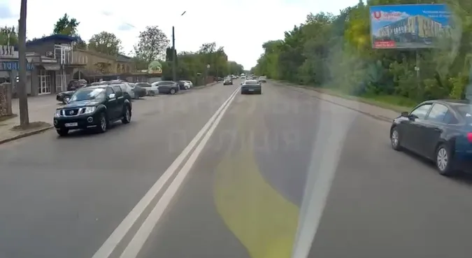 Понти важливіші за життя: у Луцьку водійка Porsche не дала проїхати «швидкій» (відео)