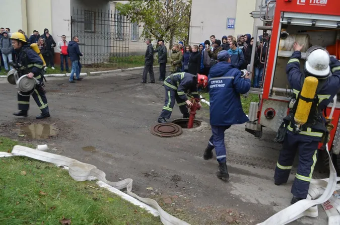 Пожежники евакуювали студентів луцького «політеху» (фото)