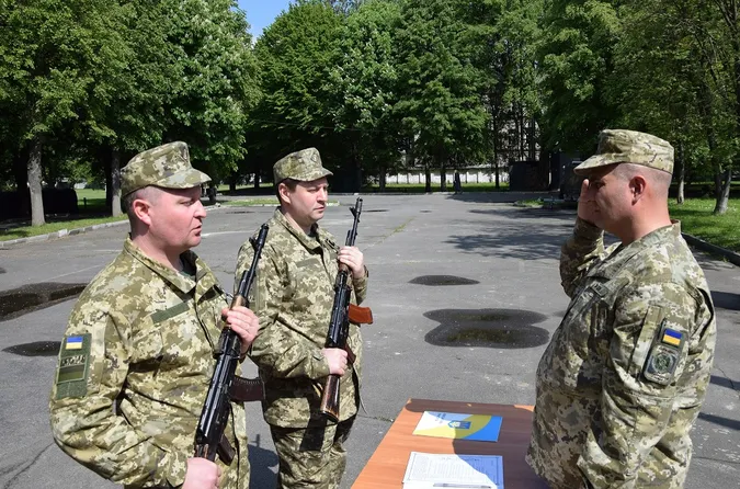 У Луцьку рекрути-прикордонники склали військову присягу (фото)