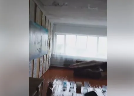 У ліцеї на Волині зі стелі йде дощ (відео)