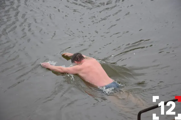 Як занурювалися волиняни в крижану воду (ФОТО, ВІДЕО)