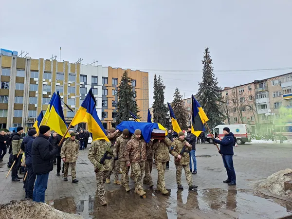 Перший бій став останнім: у Ковелі поховали воїна Ярослава Лукашука (фото)