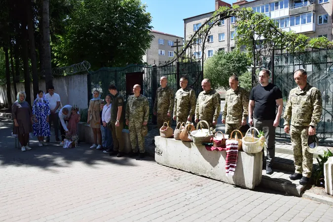 Як на Волині прикордонники освячували великодні кошики (фото)