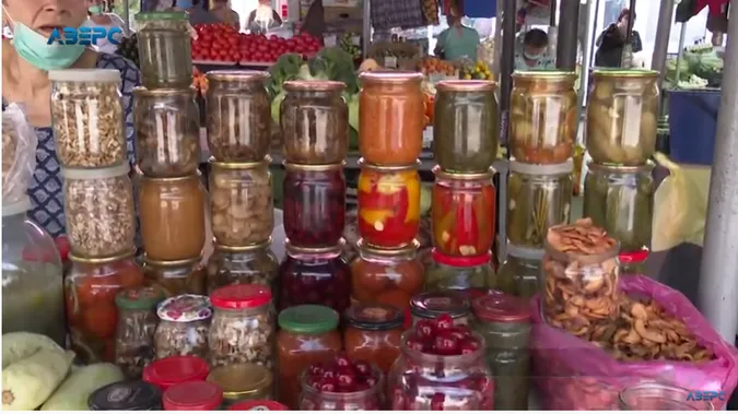 Консервувати чи купити: скільки коштують закрутки на луцьких ринках (відео)