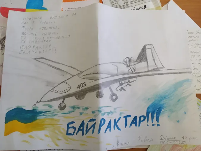 Волинський музей збирає дитячі малюнки, аби передати їх військовим (відео)