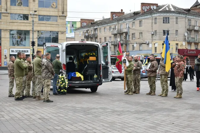 У Луцьку провели в останню дорогу Героя Ігоря Охремчука (фото)
