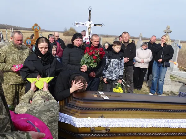 Загинув від ворожого дрона: на Волині попрощалися з воїном Сергієм Панасюком (фото)