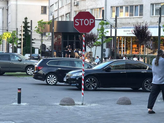 У Луцьку перекрили в'їзд на Театральну площу з Градного Узвозу (фото)