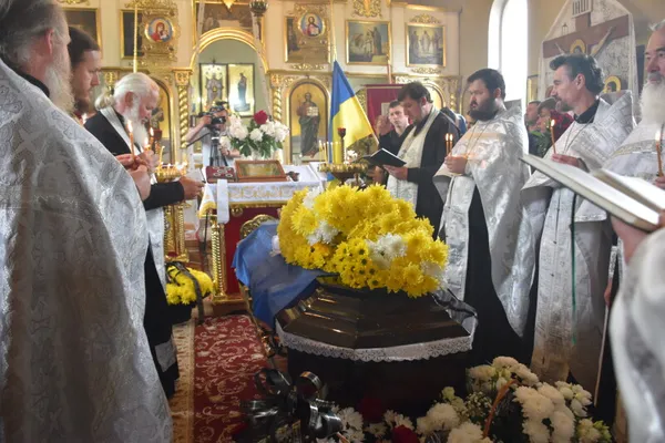 На Волині попрощалися із загиблим поліцейським-вибухотехніком Віктором Масюком (фото)