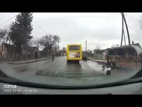 В районі Вишкова у Луцьку помітили згорілий бус (відео)