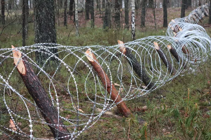 Волинські тероборонівці облаштовують протипіхотні бар’єри (фото)