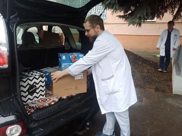 Допомагають цивільним та постійно підтримують військових: луцькі волонтери звітують за весняні місяці (фото, відео)