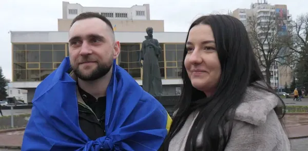 Після трирічної неволі: у Луцьку зустріли звільненого з полону морпіха Владислава Григорчука (відео)