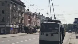 У луцькому тролейбусі на швидкості відвалилася деталь (фото)