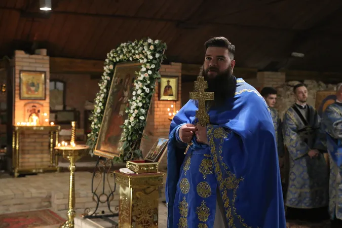 У першому храмі Луцька, якому майже тисяча років, помолилися перед стародавньою іконою (фото)
