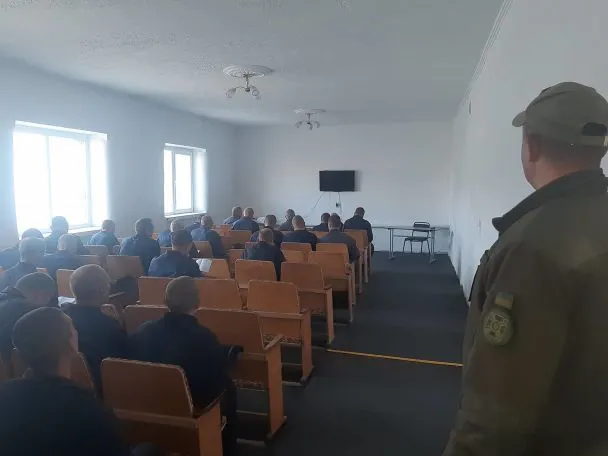 «Більшість повернуться вбивати»: репортаж із секретного табору в Україні, де утримують російських військових